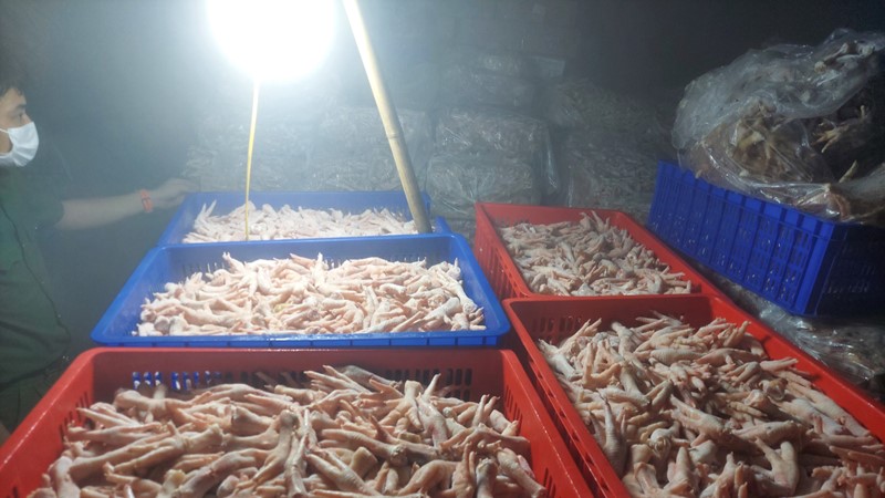Hà Nội: Đề xuất tiêu hủy hơn 3 tấn chân gà nhập lậu