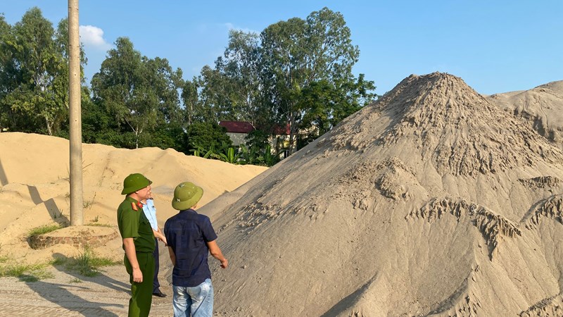 Hà Nội: Hàng loạt bãi tập kết cát, khoáng sản vi phạm