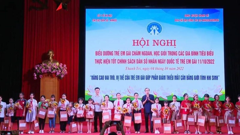 Huyện Thanh Trì: Biểu dương 100 trẻ em gái chăm ngoan, học giỏi