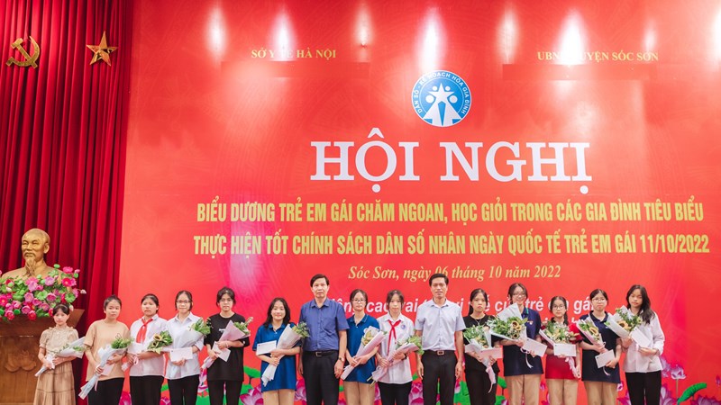 Hà Nội: Gặp mặt, biểu dương trẻ em gái chăm ngoan học giỏi tại huyện Sóc Sơn và Thanh Oai
