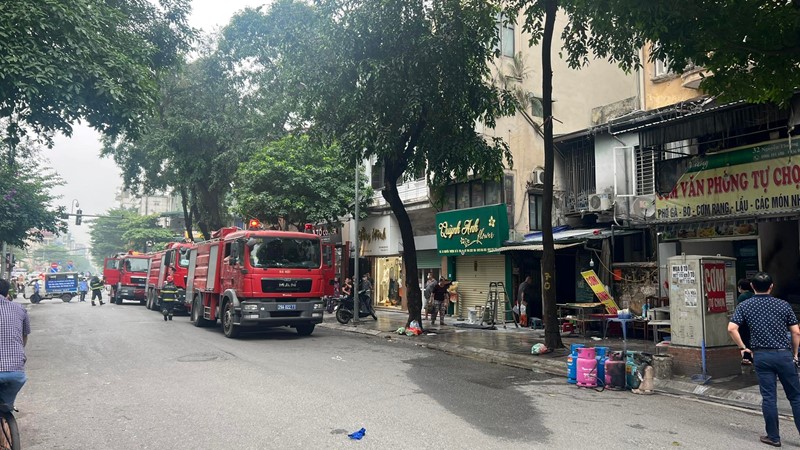 Hà Nội: Dập tắt đám cháy trên phố Nguyễn Thượng Hiền