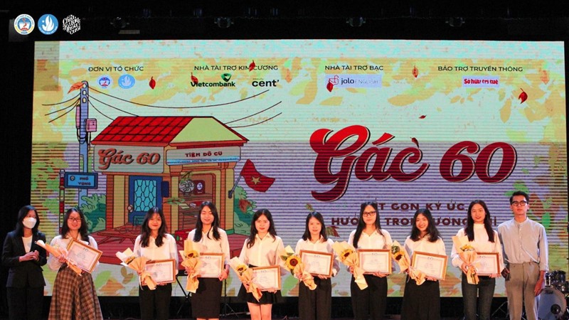  “Tập Sắc” - tự truyện của thanh xuân