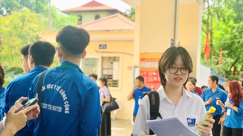 Bộ Giáo dục và Đào tạo thông tin về việc xử lý thí sinh chụp đề thi môn Toán và Ngữ văn gửi qua mạng