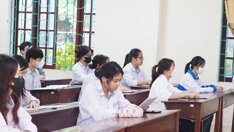 Phát tán đề thi môn Ngữ văn và Toán: Hành vi vi phạm pháp luật có thể bị xử phạt hành chính hoặc truy cứu trách nhiệm hình sự