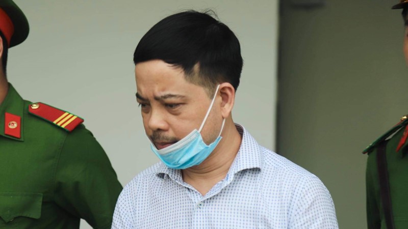 Cựu Thư ký Thứ trưởng Bộ Y tế bật khóc xin được hưởng mức án tù để có cơ hội trở về