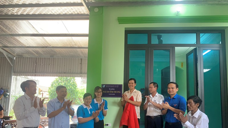 Hội LHPN quận Bắc Từ Liêm: Bàn giao mái ấm tình thương cho gia đình hội viên khó khăn