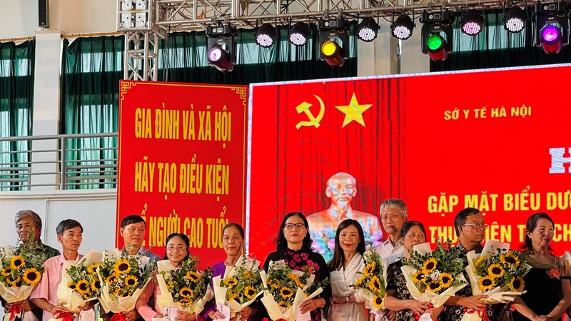 Gặp mặt, biểu dương người cao tuổi vận động con cháu thực hiện tốt chính sách dân số 