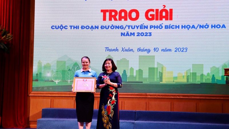 Gặp mặt  kỷ niệm ngày thành lập Hội LHPN Việt Nam và trao giải Cuộc thi Đoạn đường/tuyến phố bích họa/nở hoa 