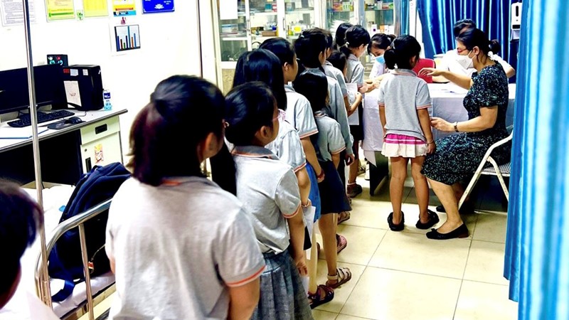  Khám sàng lọc bệnh lý dậy thì sớm cho học sinh tiểu học