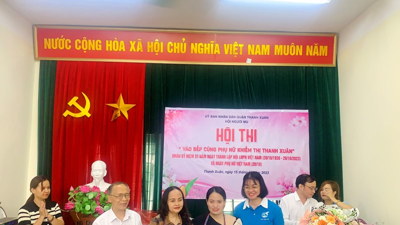 Vào bếp cùng phụ nữ khiếm thị quận Thanh Xuân