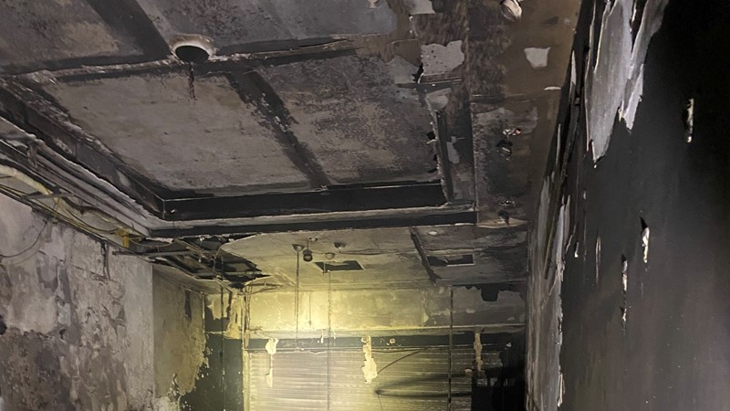 Cháy cửa hàng quần áo, 5 người trong nhà thoát nạn nhờ lối thoát hiểm ở ban công