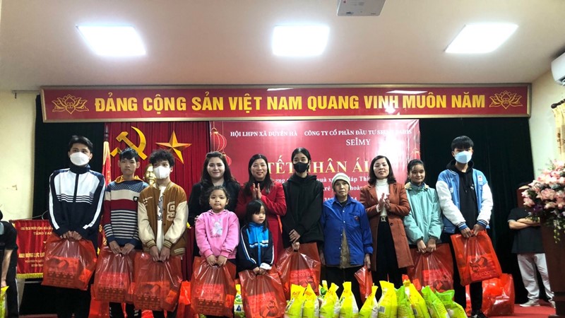 Hội LHPN huyện Thanh Trì: Thắm tình từ những phần quà Tết