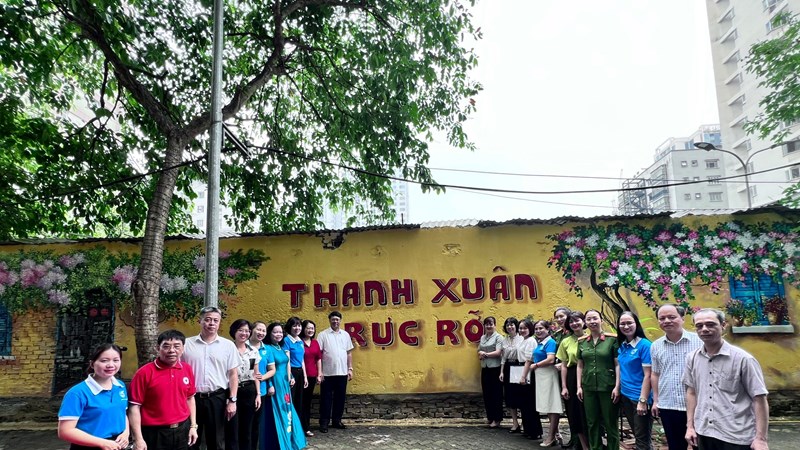Hội LHPN quận Thanh Xuân gắn biển công trình tại điểm sinh hoạt cộng đồng 