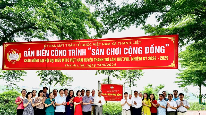 Huyện Thanh Trì: Gắn biển công trình sân chơi cộng đồng tại xã Thanh Liệt