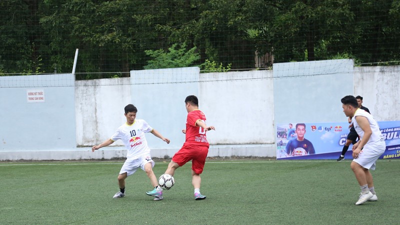 Sôi nổi Giải bóng đá nam thanh niên công nhân 