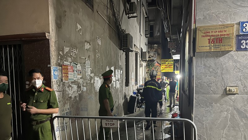 Cháy nhà trọ 5 tầng ở Cầu Giấy: 14 người tử vong, 3 người bị thương