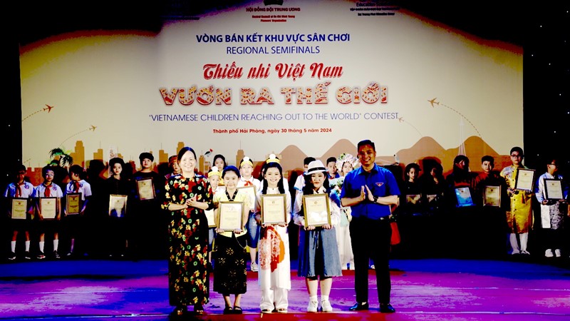 12 đội thi tham gia sân chơi “Thiếu nhi Việt Nam - Vươn ra thế giới” khu vực Đông Bắc Bộ và Đồng bằng sông Hồng