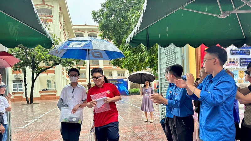 Hà Nội kết thúc môn thi Toán vào lớp 10 THPT an toàn, nghiêm túc