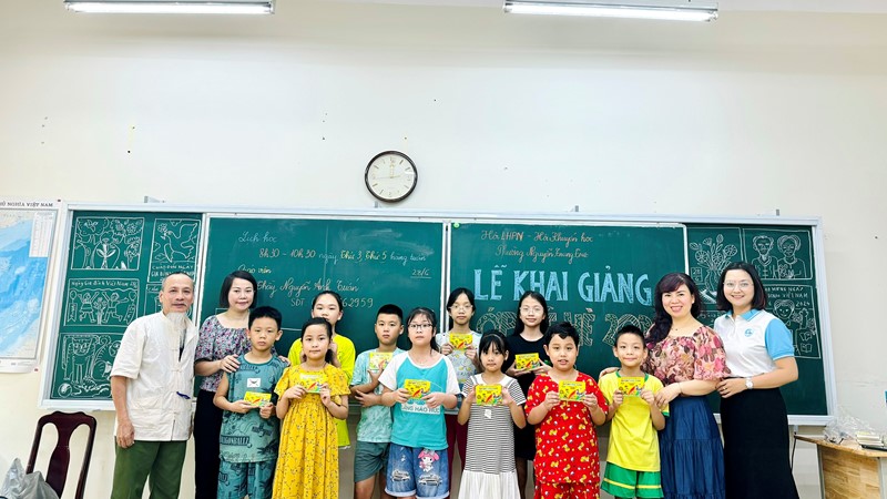 Hơn 30 trẻ em tham gia lớp học vẽ miễn phí phường Nguyễn Trung Trực