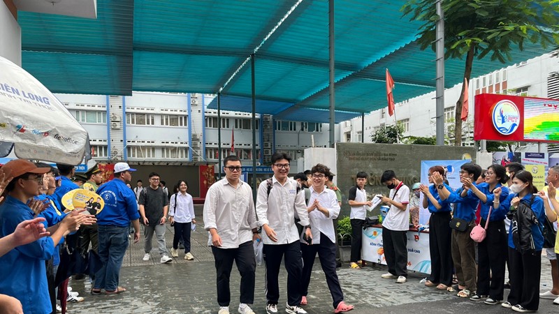 Hơn 2.700 thí sinh tại quận Ba Đình đã dự thi môn Ngữ văn