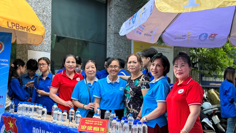 Lực lượng công an, hội phụ nữ… đồng hành tiếp sức mùa thi