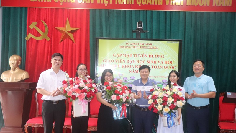 Bắc Ninh: Một lớp học có hai thủ khoa khối C