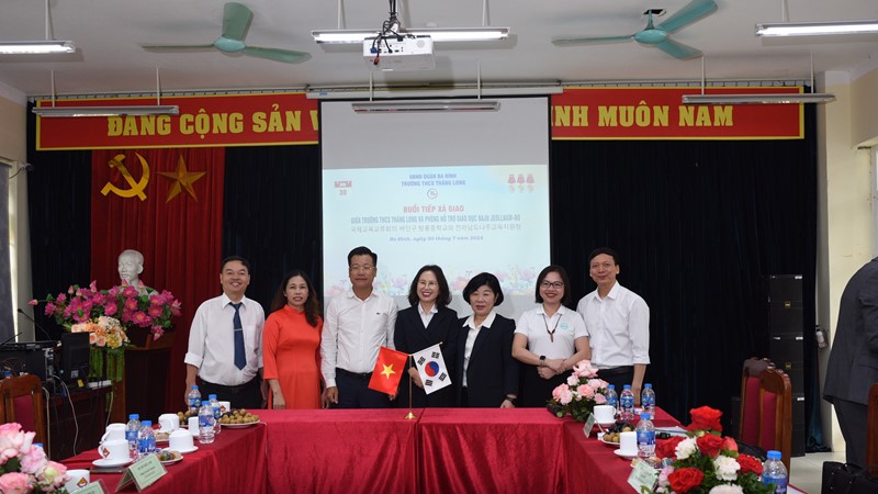 Đoàn giáo dục Hàn Quốc giao lưu với học sinh Thủ đô 