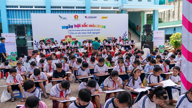 500 học sinh tham gia vẽ sắc màu tình nguyện