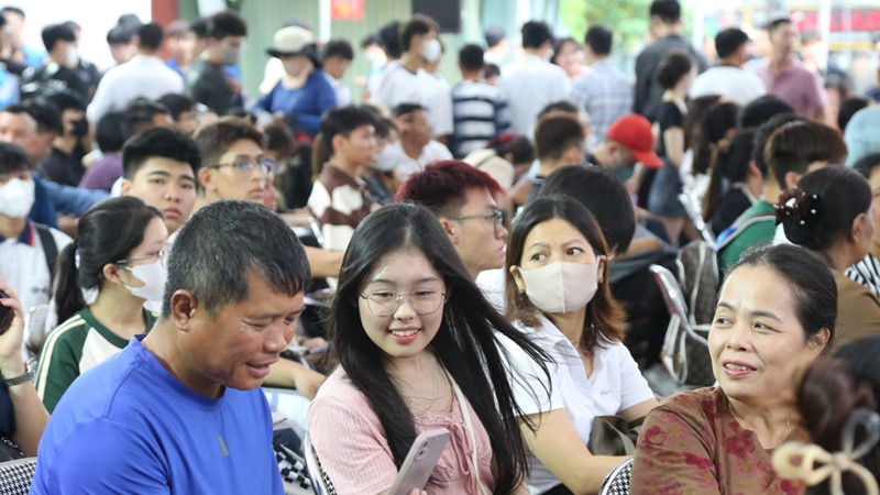 Hàng nghìn sinh viên nhập học trường Đại học Điện lực