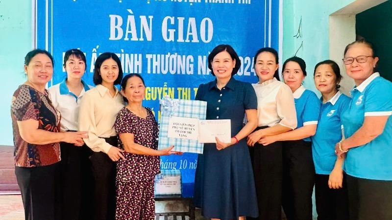 Hội LHPN huyện Thanh Trì: Bàn giao mái ấm tình thương cho phụ nữ có hoàn cảnh khó khăn