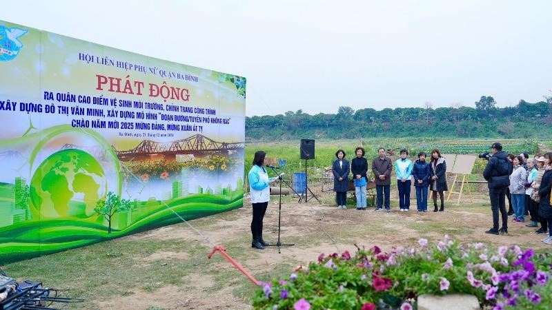 Hội LHPN quận Ba Đình: Ra quân vệ sinh môi trường, xây dựng “Đoạn đường, tuyến phố không rác”