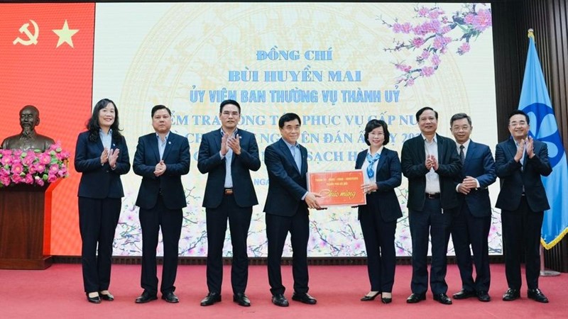 Quận Thanh Xuân: Thăm, chúc Tết cán bộ, nhân viên ngành điện