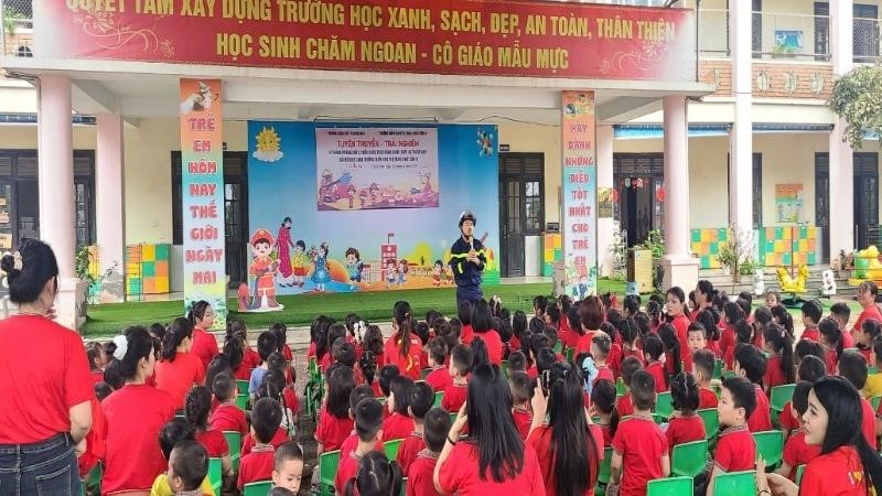 Hơn 400 học sinh huyện Chương Mỹ được phổ biến kiến thức về phòng cháy chữa cháy