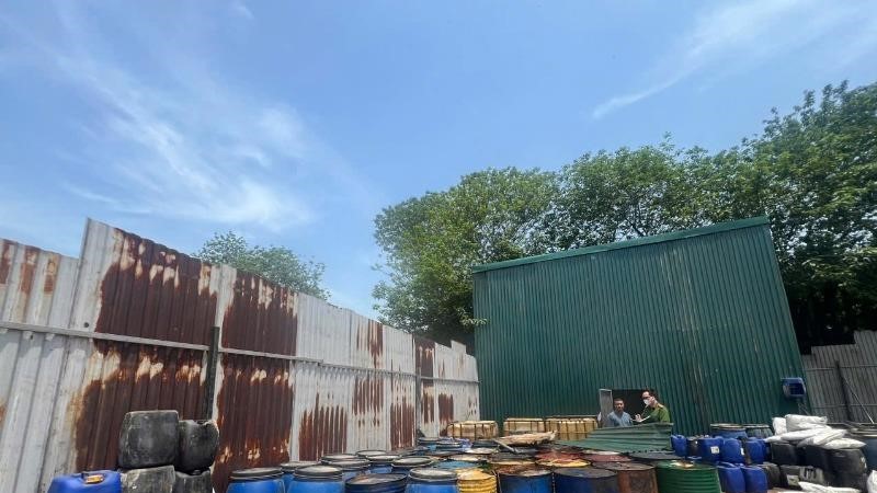 Hà Nội: Khởi tố vụ án xả dầu thải tái chế ở huyện Gia Lâm