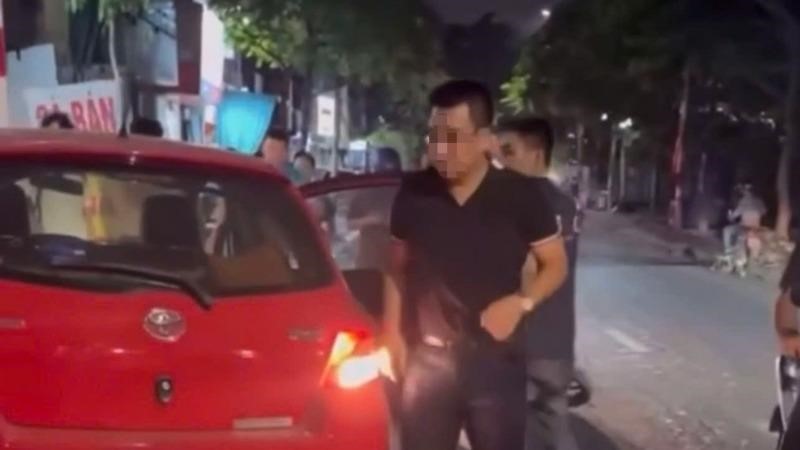 Công an Hà Nội đình chỉ 2 cán bộ có dấu hiệu sai phạm