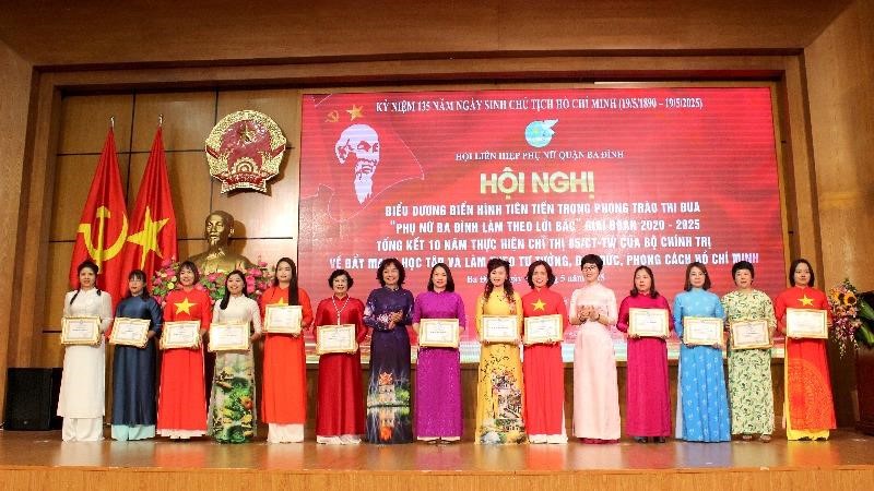 Quận Ba Đình: Biểu dương các tập thể, cá nhân tiêu biểu trong phong trào “Phụ nữ Ba Đình làm theo lời Bác”