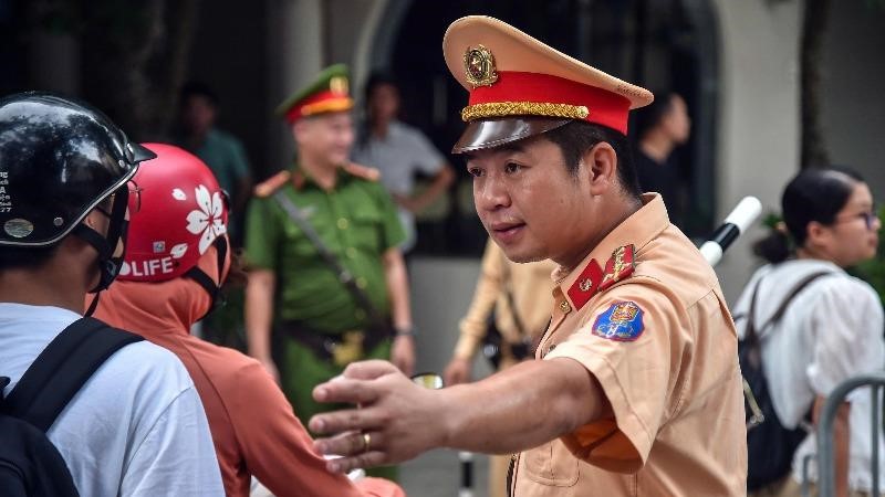 Đảo đảm giao thông, hỗ trợ thí sinh trong ngày đầu tiên kỳ thi vào lớp 10