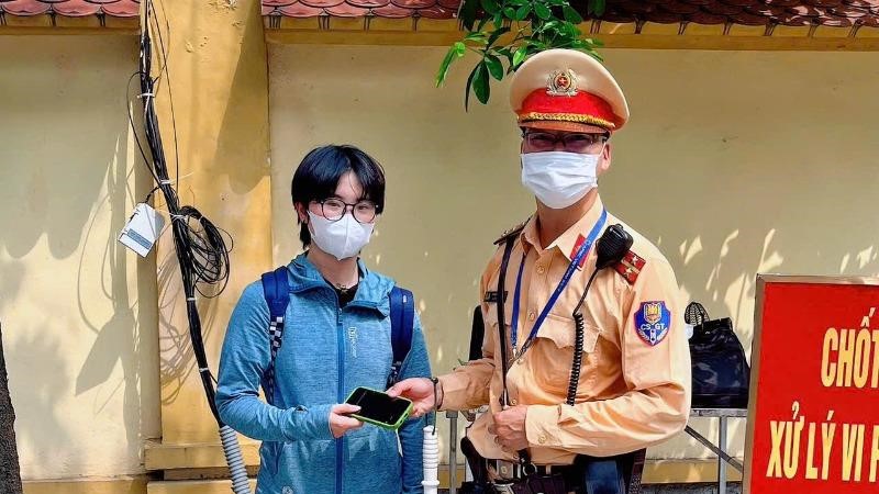 Nhận lại tài sản thất lạc, người dân viết thư cảm ơn cảnh sát giao thông