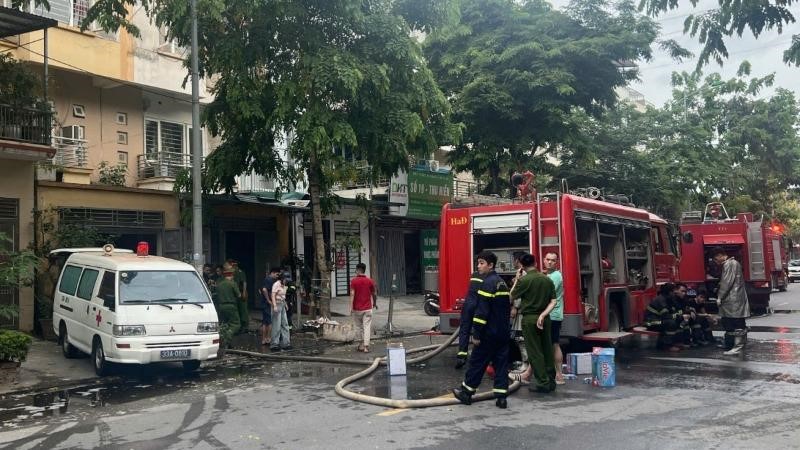 Hà Nội: Nghi nổ do pháo, hai người tử vong  