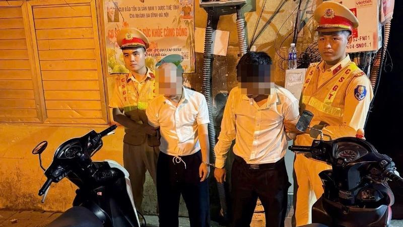 Tuần tra trên đường, cảnh sát giao thông phát hiện, bắt giữ 2 đối tượng trộm cắp xe máy 