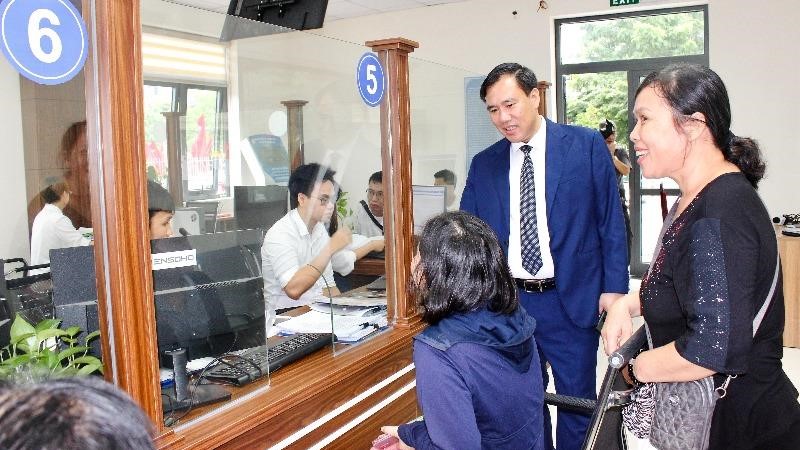 Hà Nội: Ngày đầu tiên thực hiện chính quyền 2 cấp, người dân phấn khởi vì thủ tục nhanh gọn