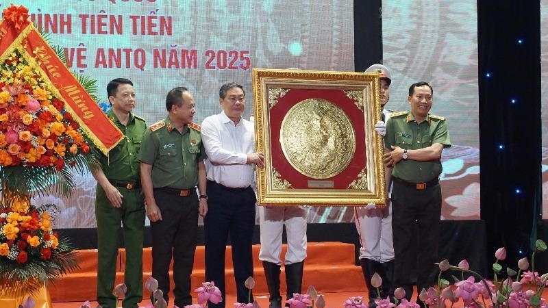 Hà Nội: Tôn vinh 39 tập thể, cá nhân trong 'Ngày hội toàn dân bảo vệ an ninh Tổ quốc'
