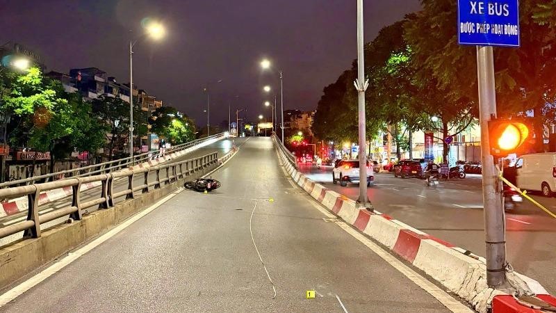 Thông báo tìm người liên quan đến vụ tai nạn giao thông trên cầu vượt Ô Đống Mác