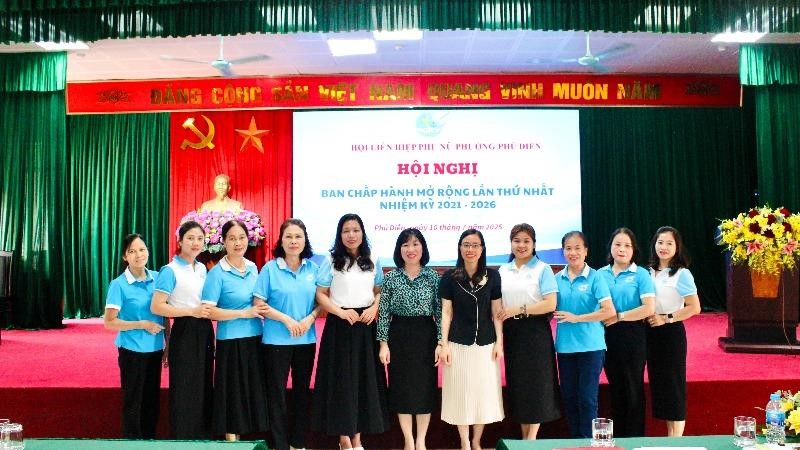 Hội LHPN phường Phú Diễn công bố các quyết định thành lập Hội LHPN phường