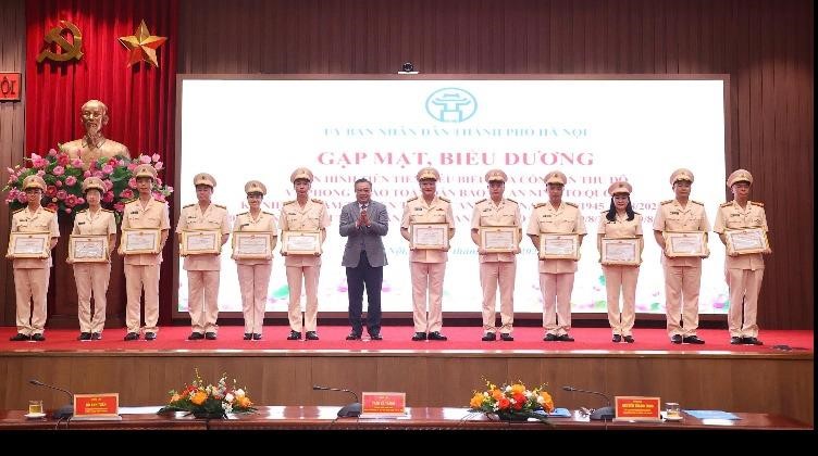 Hà Nội gặp mặt, biểu dương điển hình tiên tiến tiêu biểu của Công an Thủ đô
