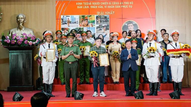 28 tác phẩm đạt giải cuộc thi ảnh về hình tượng chiến sĩ công an nhân dân