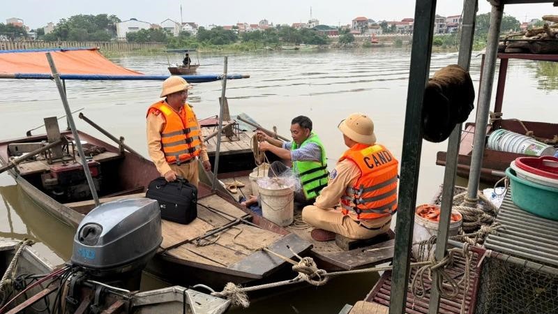 Hà Nội: Đồng loạt kiểm tra, tuyên truyền ứng phó bão số 3 trên tuyến sông Hồng