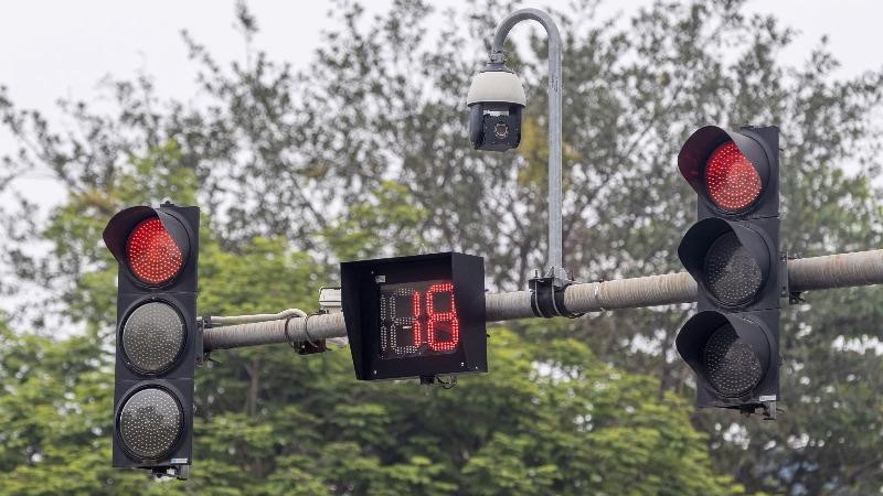 Hà Nội: Điều chỉnh đèn giao thông linh hoạt theo từng khung giờ và lưu lượng xe