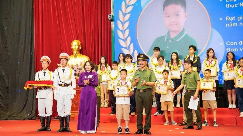 Công an Hà Nội tuyên dương 834 học sinh tiêu biểu, xuất sắc
