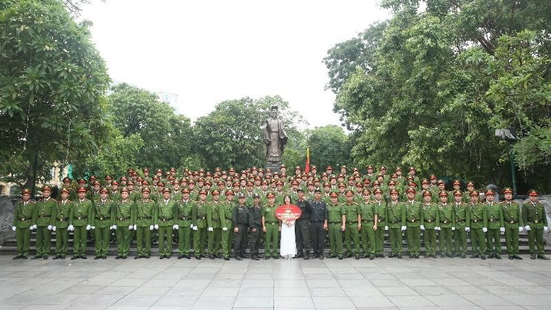 Gần 3.000 cán bộ chiến sĩ Công an Thủ đô tham gia duyệt đội ngũ và diễu hành tại ngày hội Vì Thủ đô bình yên